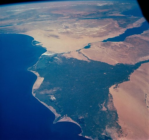 GEMINI-TITAN (GT)-4 - EARTH-SKY - OUTER SPACE