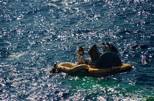 RECOVERY (PRIME CREW STEP OUT) - GEMINI-TITAN (GT)-5 - FROGMEN - ATLANTIC