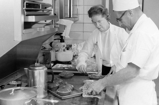 Dietician prepares Gemini 7 crew preflight breakfast