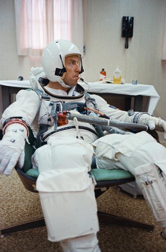 ASTRONAUT JAMES A. LOVELL, JR.  - MEDICAL - GEMINI-TITAN (GT)-7 PRELAUNCH CHECKUP - TEMPERATURE CHECK - PILOT - CAPE