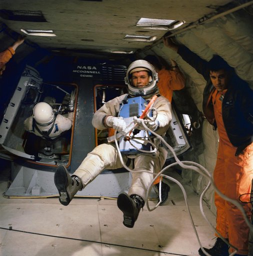 ASTRONAUT DAVID R. SCOTT - TRAINING - WEIGHTLESSNESS - GT-8 PRIME CREW