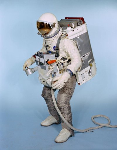 GEMINI-TITAN (GT)-9 - SUIT - EXTRAVEHICULAR LIFE SUPPORT SYSTEM - ASTRONAUT MANEUVERING UNIT (AMU) - MSC