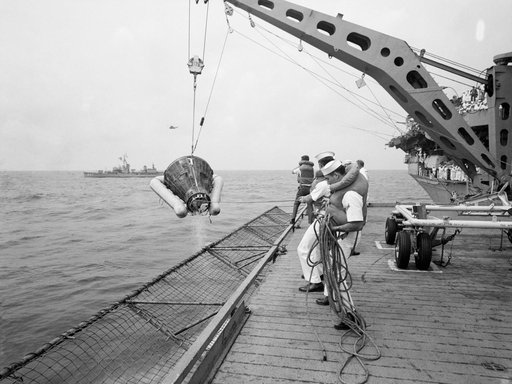 GEMINI-TITAN (GT)-9A - RECOVERY - SPACECRAFT (S/C) HOISTED ABOARD - ATLANTIC