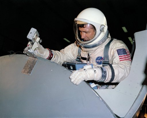 GORDON, RICHARD F., ASTRONAUT - TRAINING - EXTRAVEHICULAR ACTIVITY (EVA) - GEMINI-TITAN (GT)-11 - CAPE