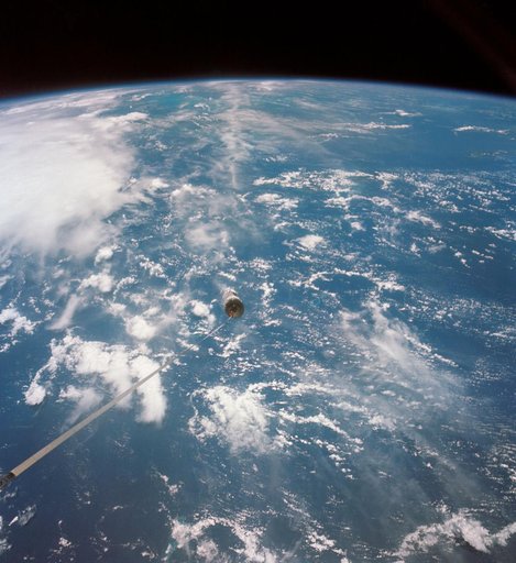 GEMINI-TITAN (GT)-11 - EARTH SKY - AGENA TETHERED - OUTER SPACE