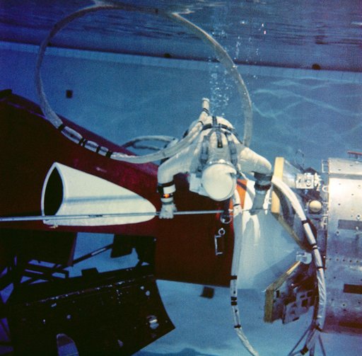 GEMINI-TITAN (GT)-12 - ASTRONAUT TRAINING - UNDERWATER - MD