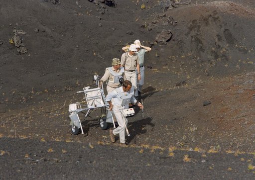 APOLLO XIV - GEOLOGY TRAINING - HAWAII