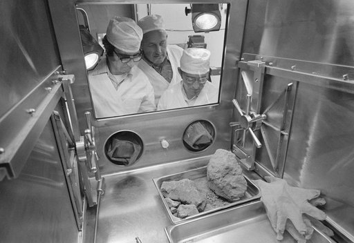 LUNAR SAMPLE - APOLLO XVI - MSC