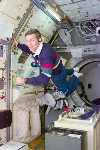 STDCE, Payload Specialist Fred Leslie works in the Spacelab