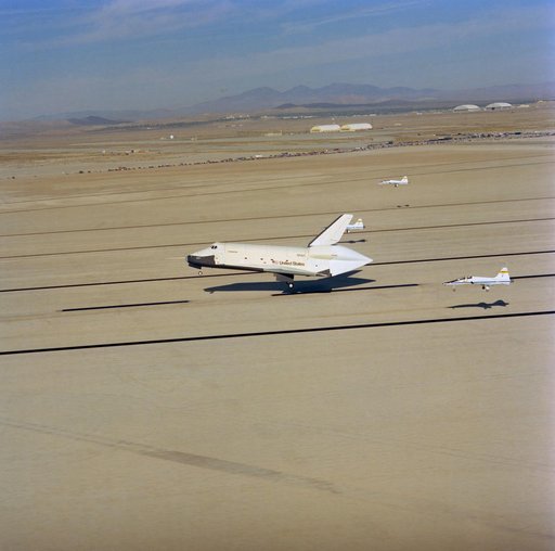 Shuttle Orbiter "Enterprise" lands at Edwards AFB after third ALT