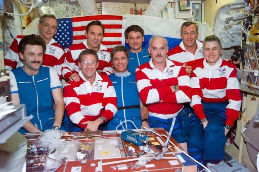 Joint STS-79 & Mir 22 crew in-flight portrait