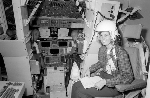 CREW TRAINING (SHUTTLE MISSION SIMULATOR [SMS]) - STS-3 - JSC