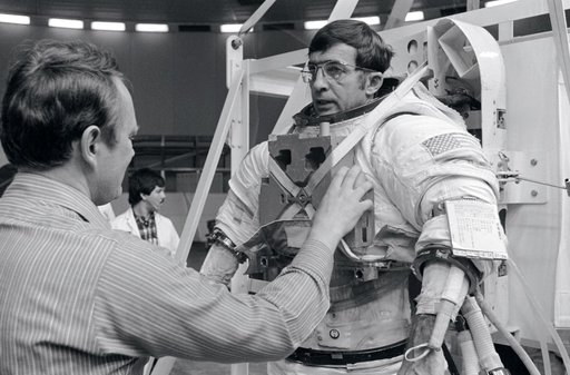 Astronaut Bobko assists Astronaut Peterson prior to underwater training