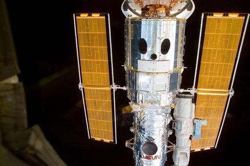 HST,survey views of telescope after berthing