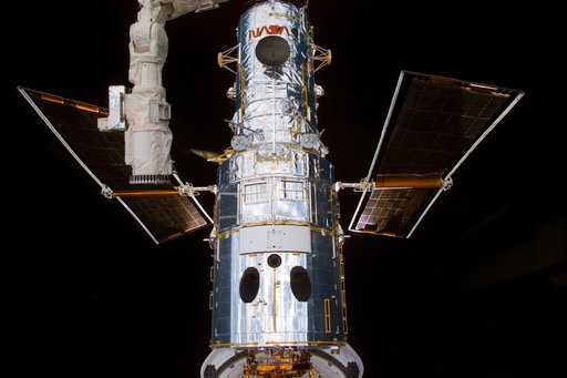 HST,survey views of telescope after berthing
