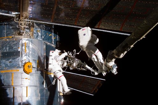 EVA 2 activity on Flight Day 5 to service the Hubble Space Telescope