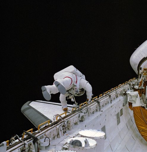 Astronaut Musgrave performing EVA during STS-6