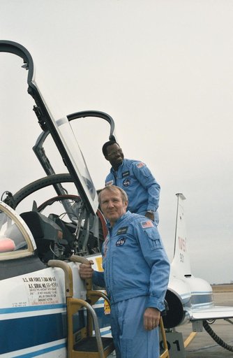 PREFLIGHT (DEPARTURE) - STS-11/41B - ELLINGTON AFB (EAFB), TX