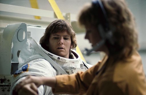 CREW TRAINING (EXTRAVEHICULAR ACTIVITY [EVA]) - STS-41G - JSC