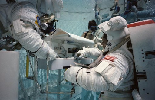 CREW TRAINING (EXTRAVEHICULAR ACTIVITY [EVA]) - STS-41G - JSC