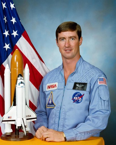 PORTRAIT - ASTRONAUT HENRICKS, TERENCE T. (BLUE FLIGHT SUIT)