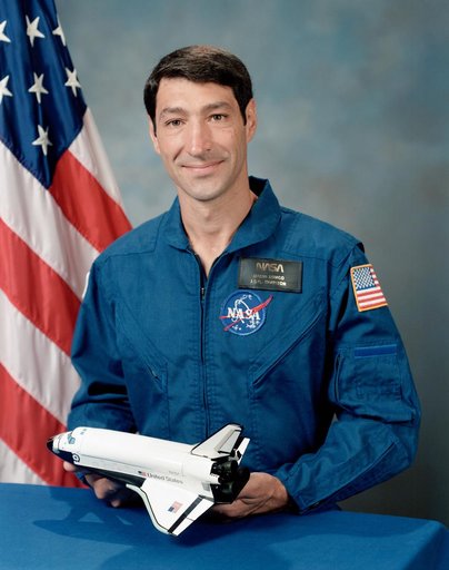 Official portrait of 1987 astronaut candidate Mario Runco, Jr