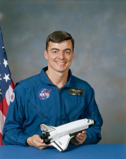 Official portrait of 1987 astronaut candidate Andrew M. Allen