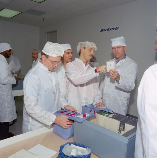 STS-29 Discovery, OV-103, crewmembers during bench review at Boeing FEPF
