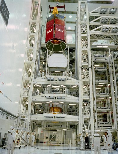 STS-29 tracking and data relay satellite D (TDRS-D) mating at KSC VPF