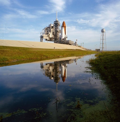 STS-30 Atlantis, OV-104, nears KSC LC Pad 39B atop the crawler transporter