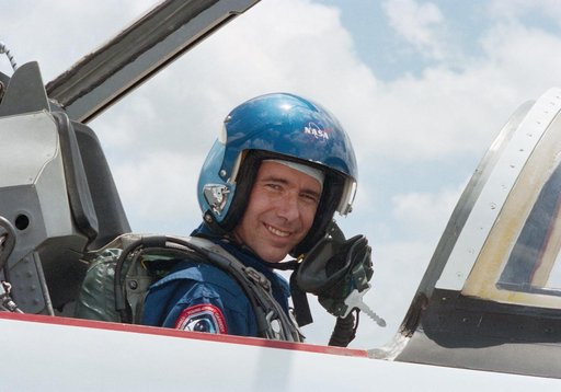 STS-28 Columbia, OV-102, Commander Shaw aboard T-38A at Ellington Field