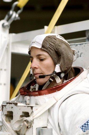STS-32 MS Dunbar looks at PLSS DCM prior to WETF exercises