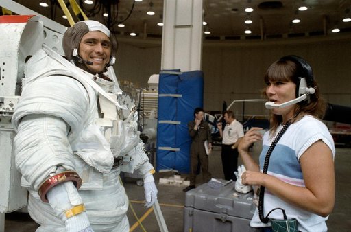 STS-34 Mission Specialist (MS) Chang-Diaz tests CCA prior to WETF exercises