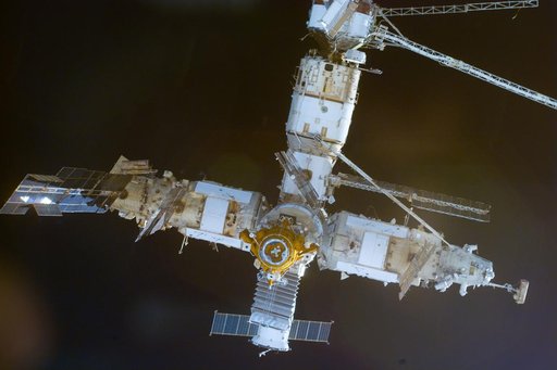 Mir Space Station during the STS-89 approach of Endeavour