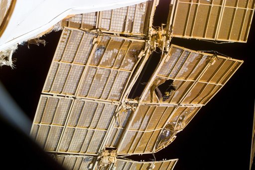 DTO 1118 - Damaged Spektr solar array