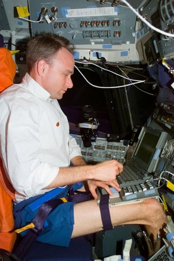 RME 1333 - Pilot Edwards engages in experiments