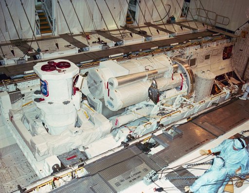 STS-35 Astronomy Laboratory 1 (ASTRO-1) in OV-102's payload bay at KSC