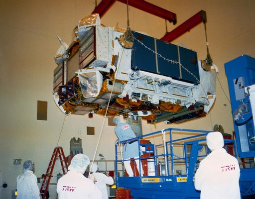 STS-37 Gamma Ray Observatory (GRO) at KSC Payload Hazardous Servicing Fac