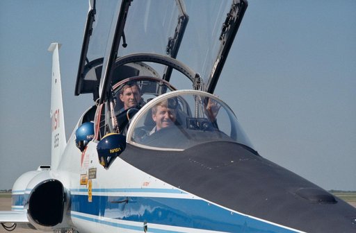 STS-38 Pilot Culbertson in T-38A prior to Ellington departure
