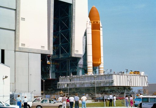 STS-35 Columbia, OV-102, rolls back to KSC VAB after hydrogen leak discovered