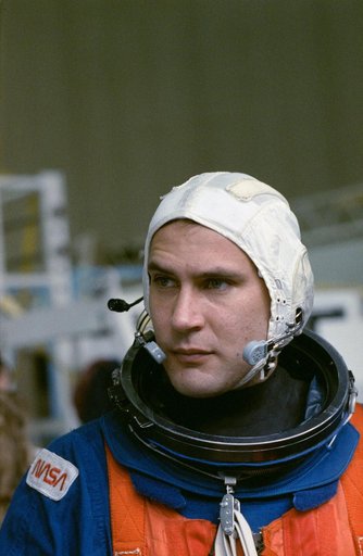 STS-39 MS Hieb prepares for emergency egress exercises in JSC's WETF Bldg 29