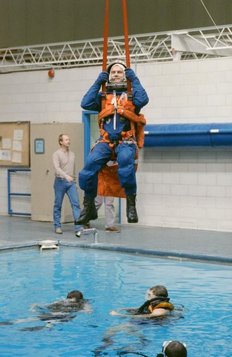 STS-39 MS Hieb is suspended over JSC's WETF Bldg 29 pool via harness