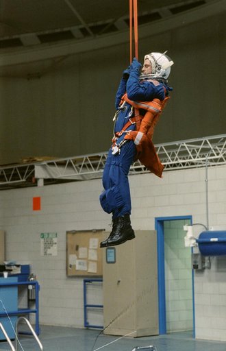 STS-39 MS Harbaugh is suspended over JSC's WETF Bldg 29 pool via harness