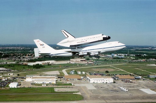 Air to air view of Endeavour, OV-105, atop SCA approaches Ellington runway