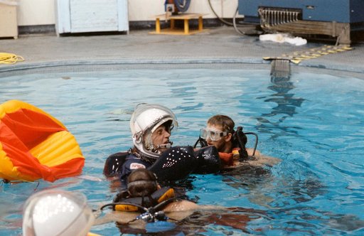 STS-42 MS Hilmers floats in pool during egress exercises in JSC's WETF