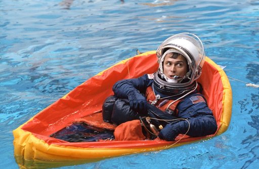 STS-46 MS Chang-Diaz floats in life raft during water egress training at JSC