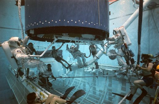 STS-49 INTELSAT VI-R WETF exercise with astronauts Musgrave, Clifford, Voss