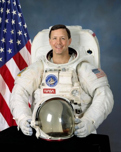 Portrait of STS-49 Mission Specialist Pierre J. Thuot in EMU