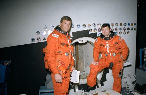 STS-56 Commander Cameron & Pilot Oswald at CCT hatch during JSC training