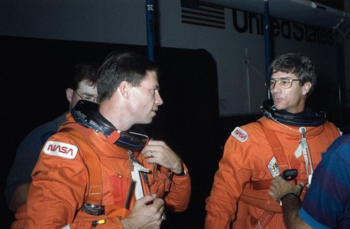 STS-58 crewmembers prepare for a training exercise